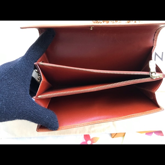 ✨Louis Vuitton Epi leather Preloved Wallet converted to a Wallet on a Chain - Picture 4 of 13